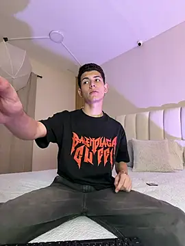 nicocrown online show from March 2026 06:13:02 PM