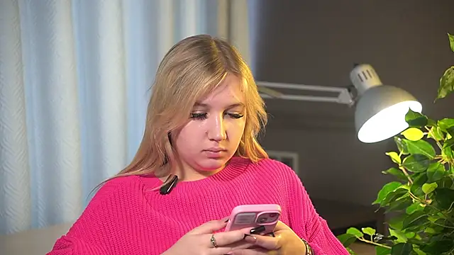 SinaHovey online show from March 2026 09:48:01 AM