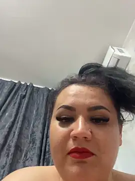 julietalovee online show from May 2026 08:15:01 PM