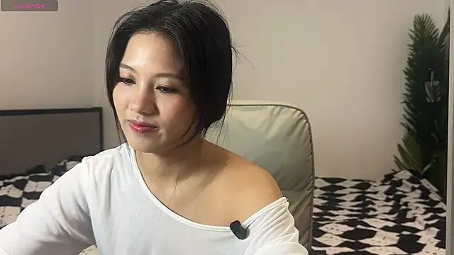 onlylookatu online show from March 2026 05:12:02 PM