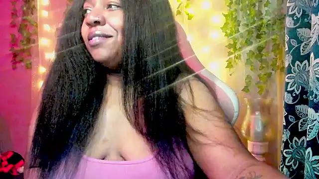 Snapshot of Goddess_MercedesRedd chatting on April 2026 01:26:01 PM Goddess MercedesRedd online show from April 2026 01:26:01 PM