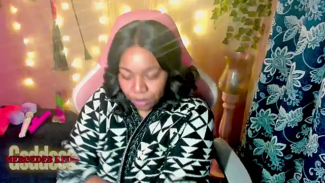 Snapshot of Goddess_MercedesRedd chatting on April 2026 01:36:01 PM Goddess MercedesRedd online show from April 2026 01:36:01 PM