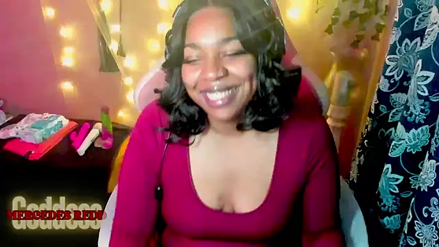 Snapshot of Goddess_MercedesRedd chatting on May 2026 01:39:01 PM Goddess MercedesRedd online show from May 2026 01:39:01 PM