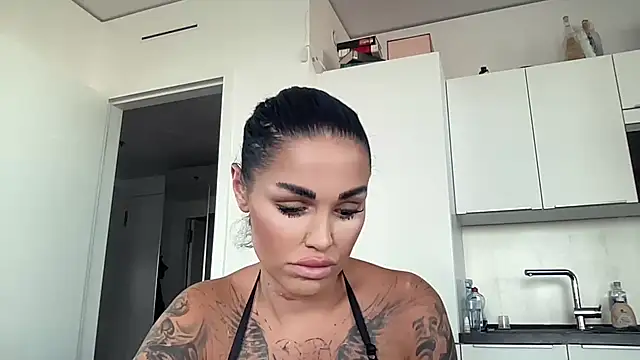 AMBER HARD online show from April 2026 04:48:02 PM