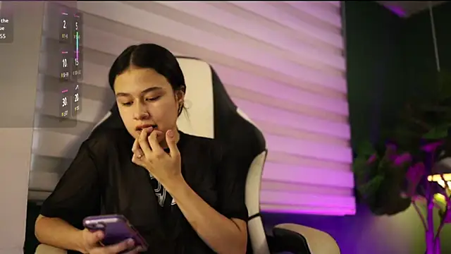 Danaa Rousee  online show from April 2026 08:39:02 PM