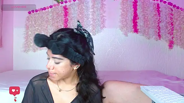 Zoe Axel1 online show from April 2026 07:33:02 PM