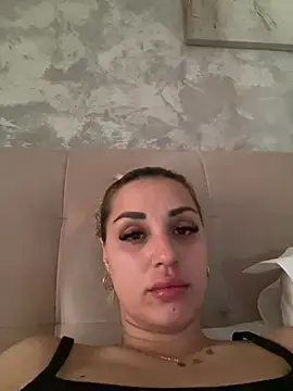 Giullyaxxx online show from April 2026 09:42:02 AM