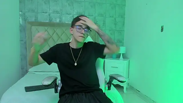 TylerCross  online show from March 2026 08:59:01 PM