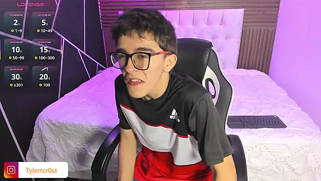 TylerCross  online show from April 2026 08:45:02 AM