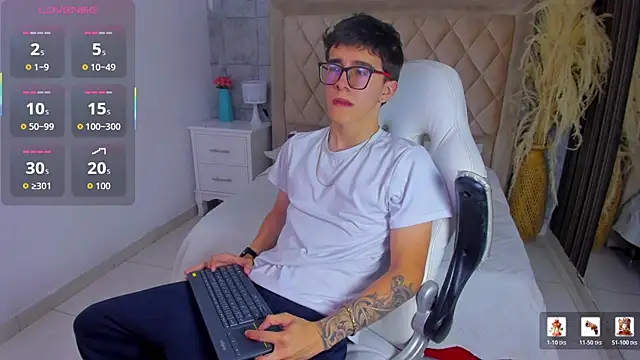 TylerCross  online show from April 2026 08:10:02 PM