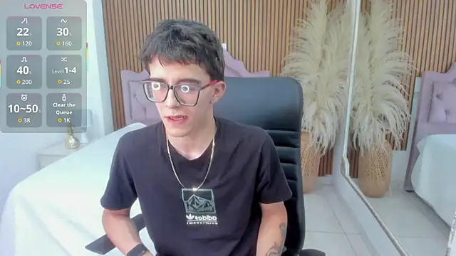 TylerCross  online show from April 2026 02:51:02 AM