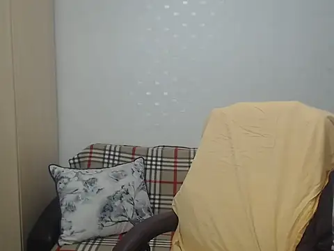 Snapshot of BlondEagleMuscle chatting on May 2026 08:28:01 PM BlondEagleMuscle online show from May 2026 08:28:01 PM