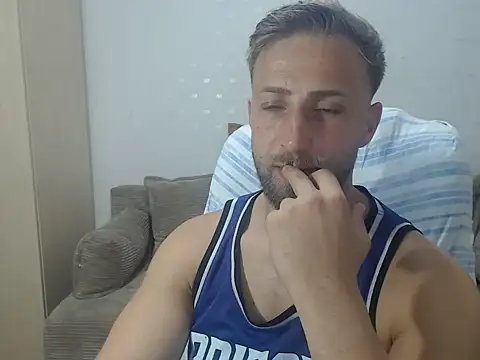 Snapshot of BlondEagleMuscle chatting on August 2026 08:00:02 PM BlondEagleMuscle online show from August 2026 08:00:02 PM