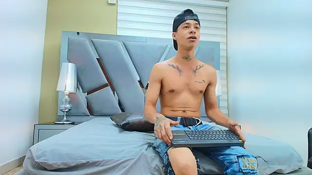 HENRY GREEN2 online show from April 2026 07:33:01 PM