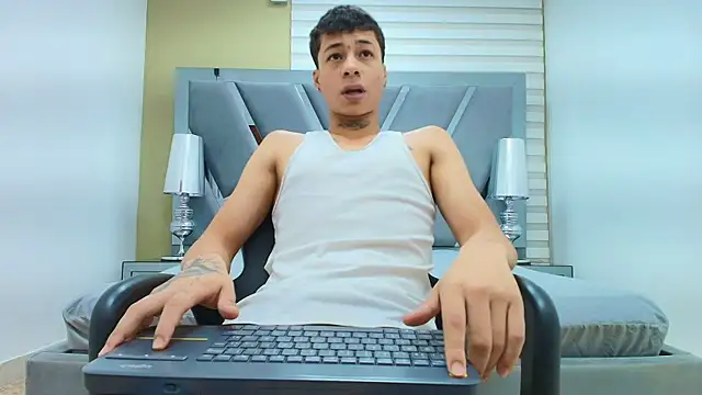 HENRY GREEN2 online show from April 2026 07:26:01 PM