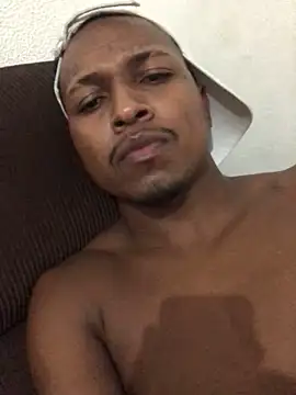 Snapshot of Henriqueamoror chatting on March 2026 04:20:02 AM Henriqueamoror online show from March 2026 04:20:02 AM