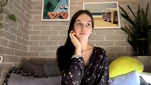 LaraDraggoo online show from March 2026 05:16:01 PM