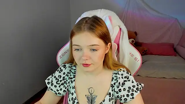 Snapshot of ElinaVale chatting on May 2026 05:03:02 AM ElinaVale online show from May 2026 05:03:02 AM