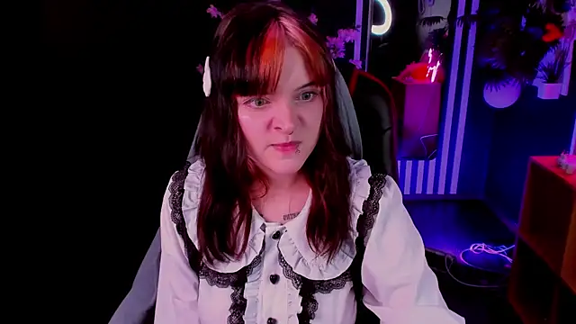 Snapshot of EsterTwilight chatting on May 2026 09:10:01 PM EsterTwilight online show from May 2026 09:10:01 PM