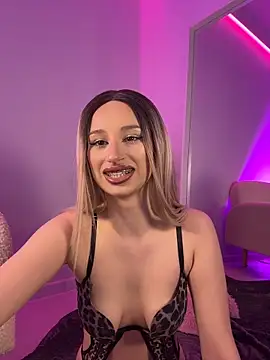 ScarletFlameee online show from April 2026 06:33:02 AM