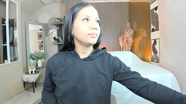 ZaraLuciana online show from April 2026 11:02:02 AM