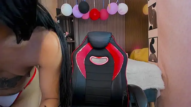 ZaraLuciana online show from April 2026 12:29:02 PM