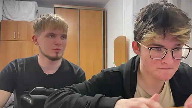 Snapshot of niksikor chatting on March 2026 10:37:02 PM niksikor online show from March 2026 10:37:02 PM