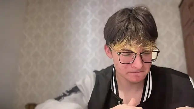 Snapshot of niksikor chatting on April 2026 01:52:02 PM niksikor online show from April 2026 01:52:02 PM