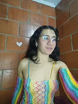 Snapshot of Amanda_x1 chatting on June 2026 11:42:02 PM Amanda x1 online show from June 2026 11:42:02 PM