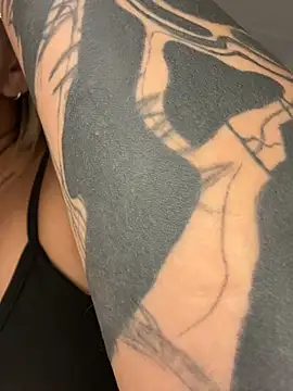 CarolQueen1  online show from April 2026 12:43:01 PM