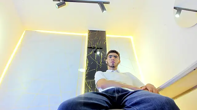 Valentin Lux online show from March 2026 03:34:01 AM