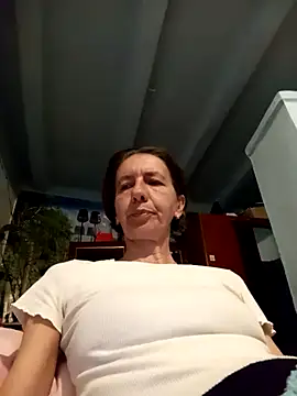 Snapshot of Tania9876 chatting on May 2026 06:39:01 PM Tania9876 online show from May 2026 06:39:01 PM