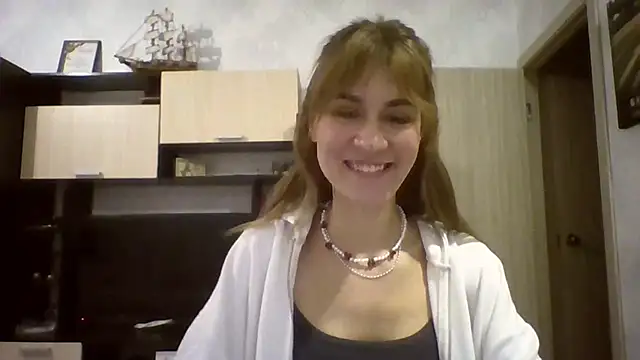 ElenoreHolguin online show from April 2026 04:01:01 PM
