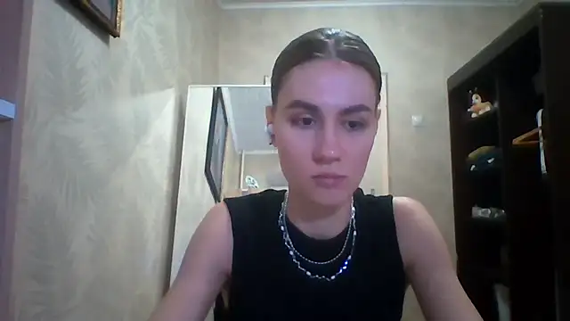 ElenoreHolguin online show from April 2026 07:33:02 PM
