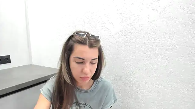 summmmersky1 online show from May 2026 07:04:01 AM