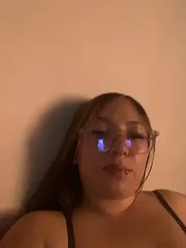 Milaac  online show from April 2026 10:18:01 PM