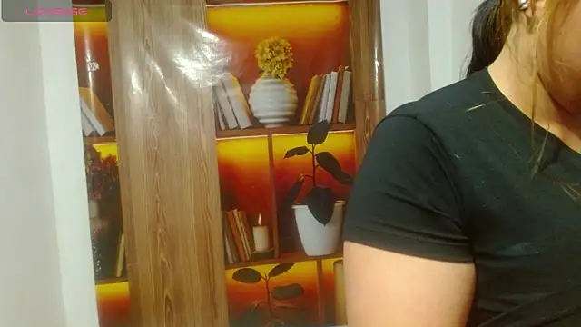 linazaenz online show from March 2026 10:27:01 PM