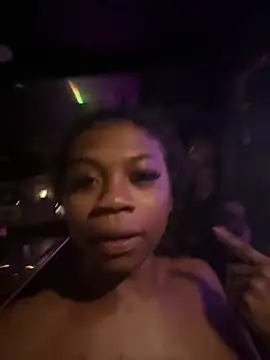 Snapshot of essencecora chatting on March 2026 05:02:02 AM essencecora online show from March 2026 05:02:02 AM