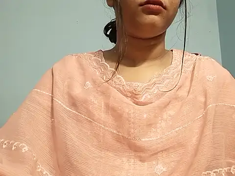 Emma 4433 online show from April 2026 06:20:01 PM