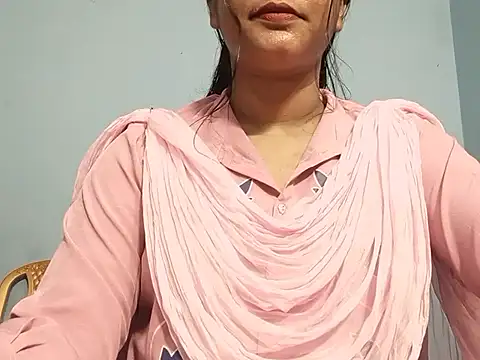 Emma 4433 online show from April 2026 06:01:02 PM