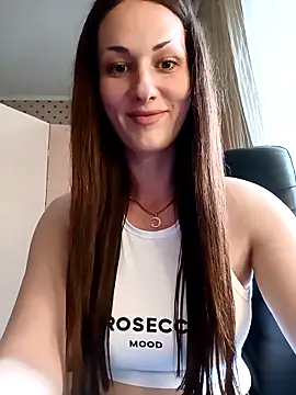 LunaCrystall online show from May 2026 03:50:02 PM