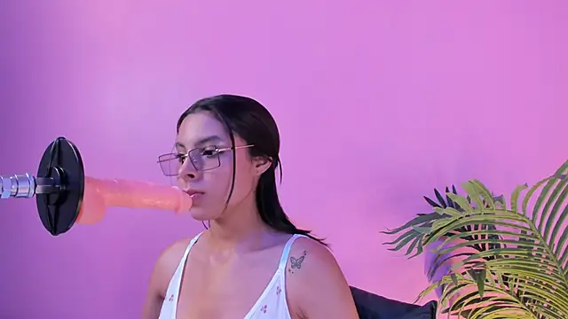 Lia owenss online show from April 2026 06:57:01 PM