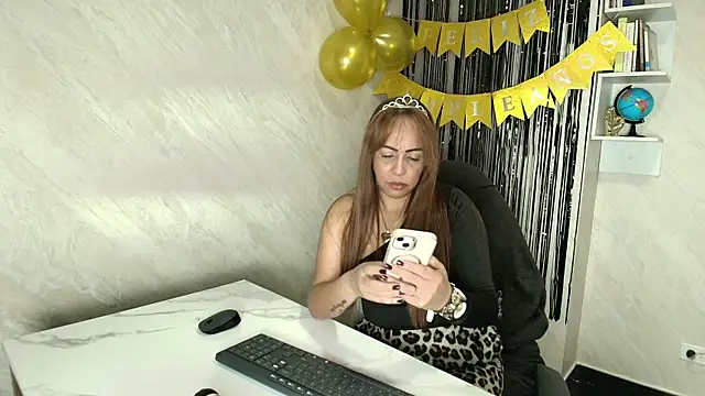 Helenn Moore online show from April 2026 01:49:01 PM