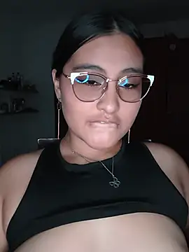 Snapshot of LaylaZurek_ chatting on June 2026 01:48:01 AM LaylaZurek online show from June 2026 01:48:01 AM