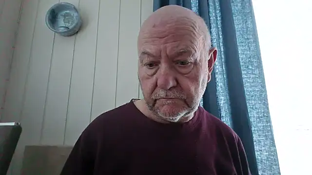 Snapshot of Buggemann chatting on July 2026 04:28:01 AM Buggemann online show from July 2026 04:28:01 AM