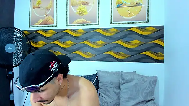 Leon Hotx online show from April 2026 07:23:01 PM