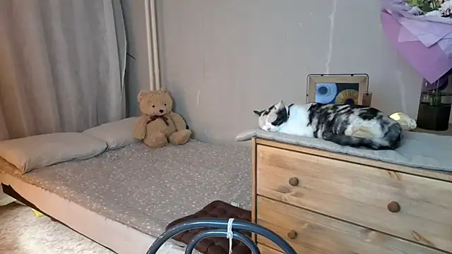 MiaTemptress online show from April 2026 02:40:01 PM