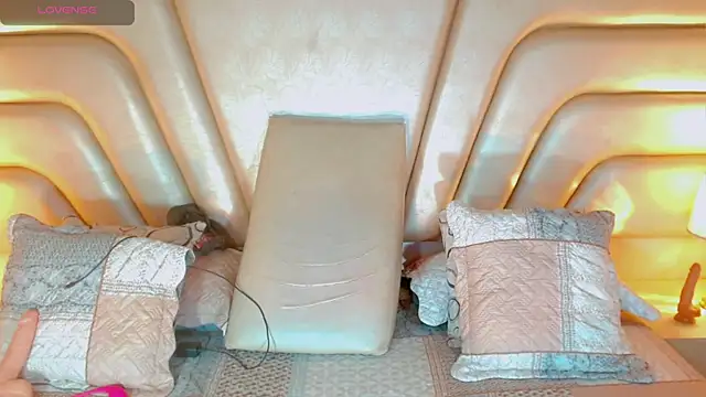 tiifannysexyhot online show from April 2026 11:57:01 AM