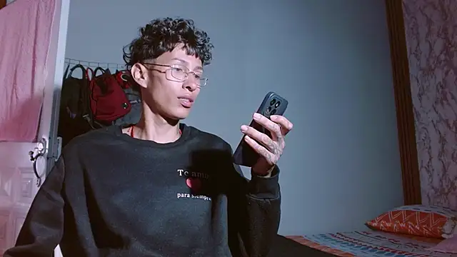 Daniel DLuxxx online show from March 2026 05:19:01 PM