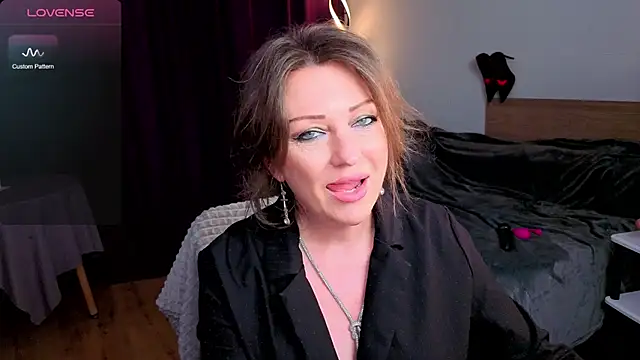 Snapshot of Sirena_Fly chatting on May 2026 06:24:01 PM Sirena Fly online show from May 2026 06:24:01 PM